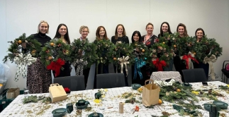 30th November 2025 5PM - Hadfield's Cafe, Swinton, M27 5FX  Christmas Wreath Making Workshop. 